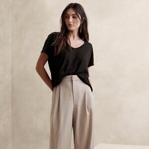 NWOT - Banana Republic - Cozy Slub V-neck T-shirt - Size Small